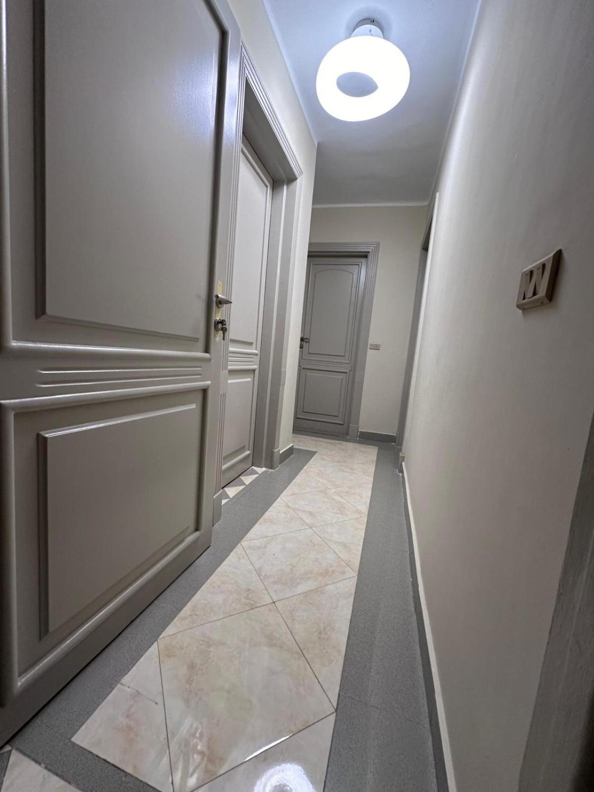 Apartment Gate *